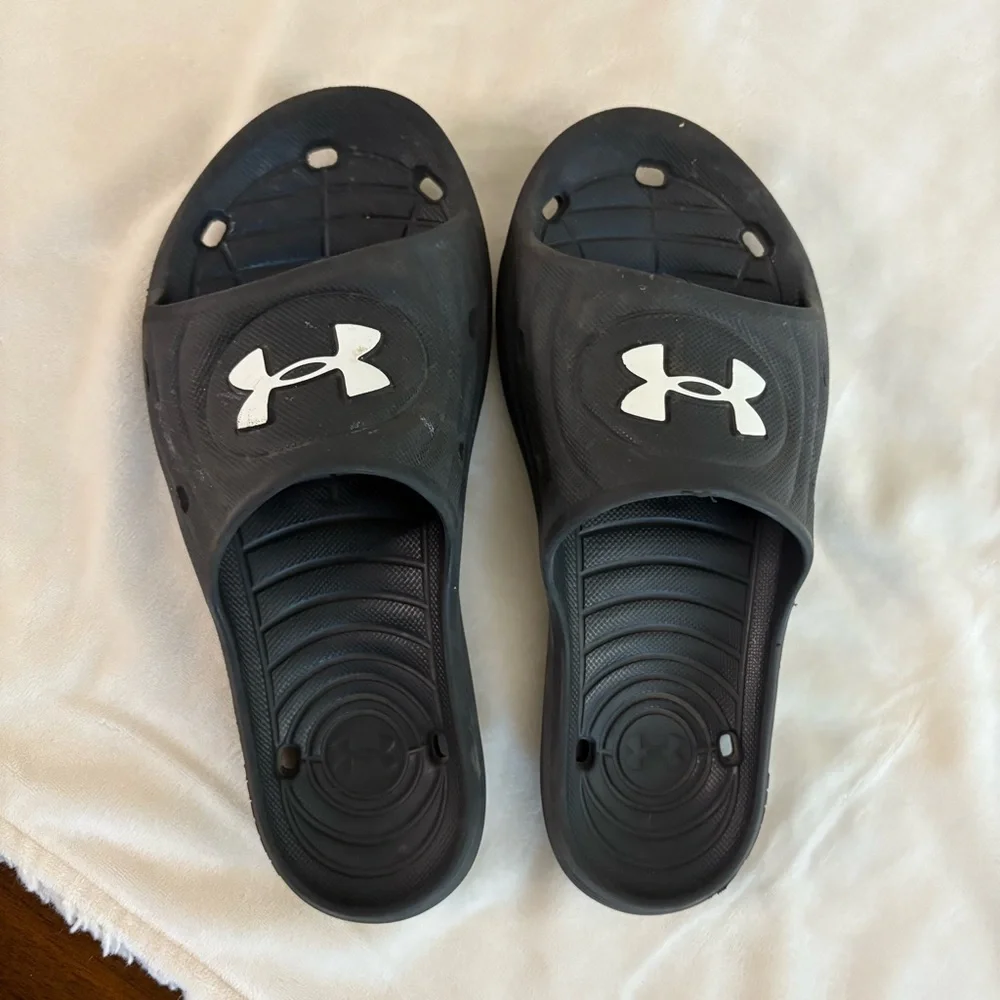 Under Armour Black Slide Sandals Size 5 Men’s sporty gym